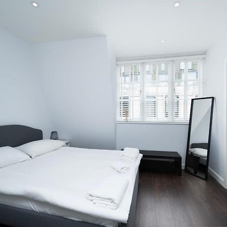 Stylish 3Br Flat In The Heart Of Soho London Apartment Bagian luar foto