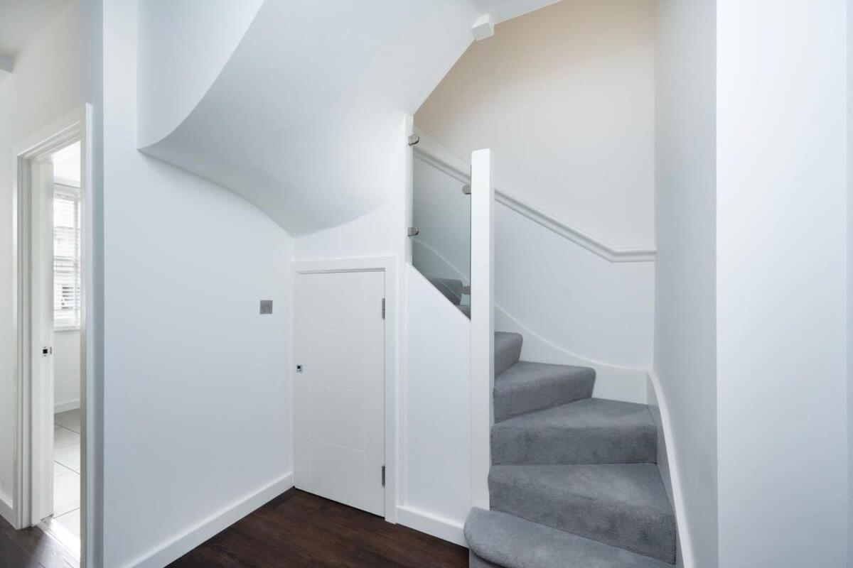 Stylish 3Br Flat In The Heart Of Soho London Apartment Bagian luar foto