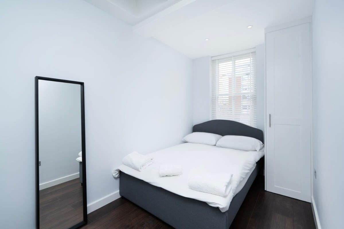 Stylish 3Br Flat In The Heart Of Soho London Apartment Bagian luar foto