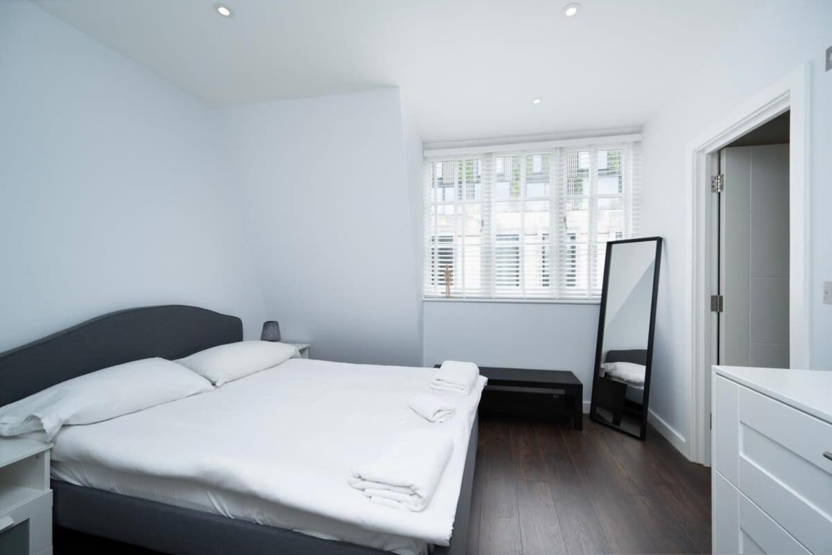 Stylish 3Br Flat In The Heart Of Soho London Apartment Bagian luar foto