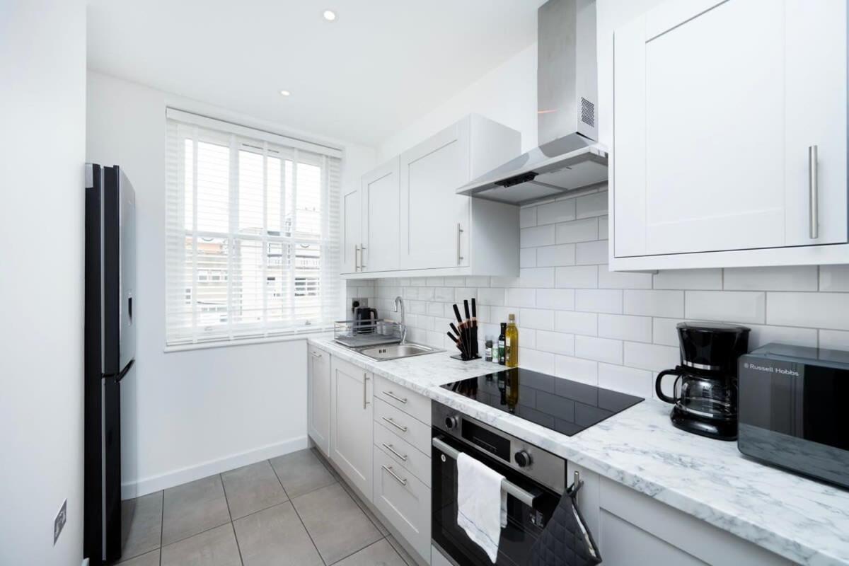 Stylish 3Br Flat In The Heart Of Soho London Apartment Bagian luar foto