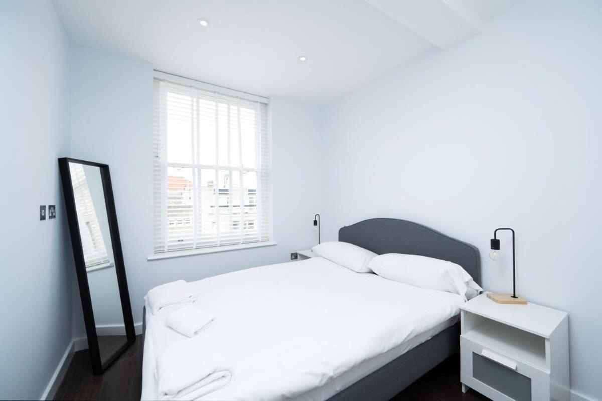 Stylish 3Br Flat In The Heart Of Soho London Apartment Bagian luar foto